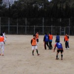 サッカー部の初蹴り。久しぶりのサッカーの卒業生も。