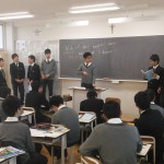 問題の正解を教える先生代理の生徒