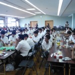 高３の話を聞く在校生と保護者